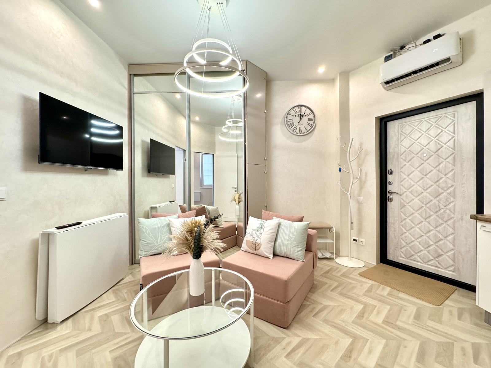 Евро трехкомнатный апартамент с балконом на первой линии в Сириусе АЛС 6-366