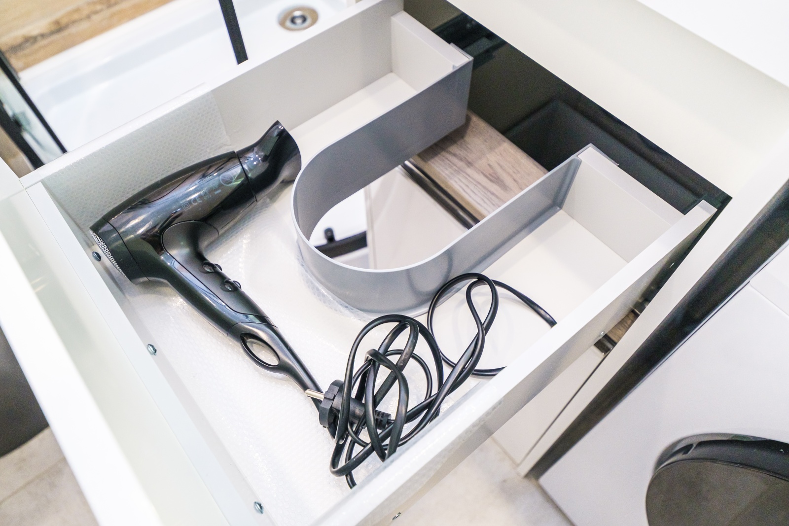 Сочи ждёт вас! Откройте для себя идеальный уголок комфорта в наших апартаментах!  ???? Описание:  Приглашаем вас в новый жилой комплекс "Кислород", где вас окутает атмосфера уюта и гостеприимства. Представьте: вы просыпаетесь под лучами солнца, а из 