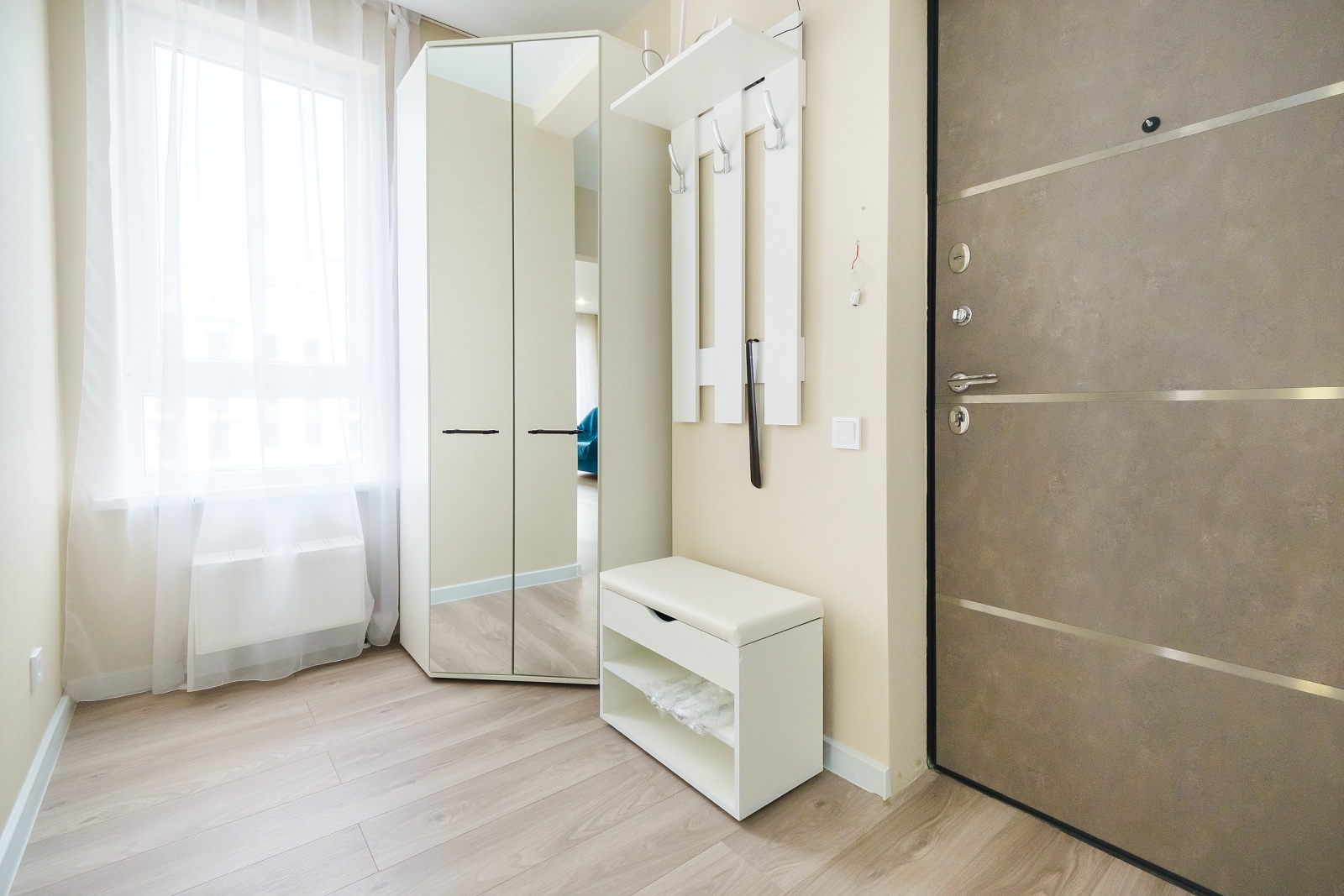 Добро пожаловать в нашу обновленную студию с двумя балконами, откуда открывается захватывающая панорама на морские просторы и Сочинский национальный парк!