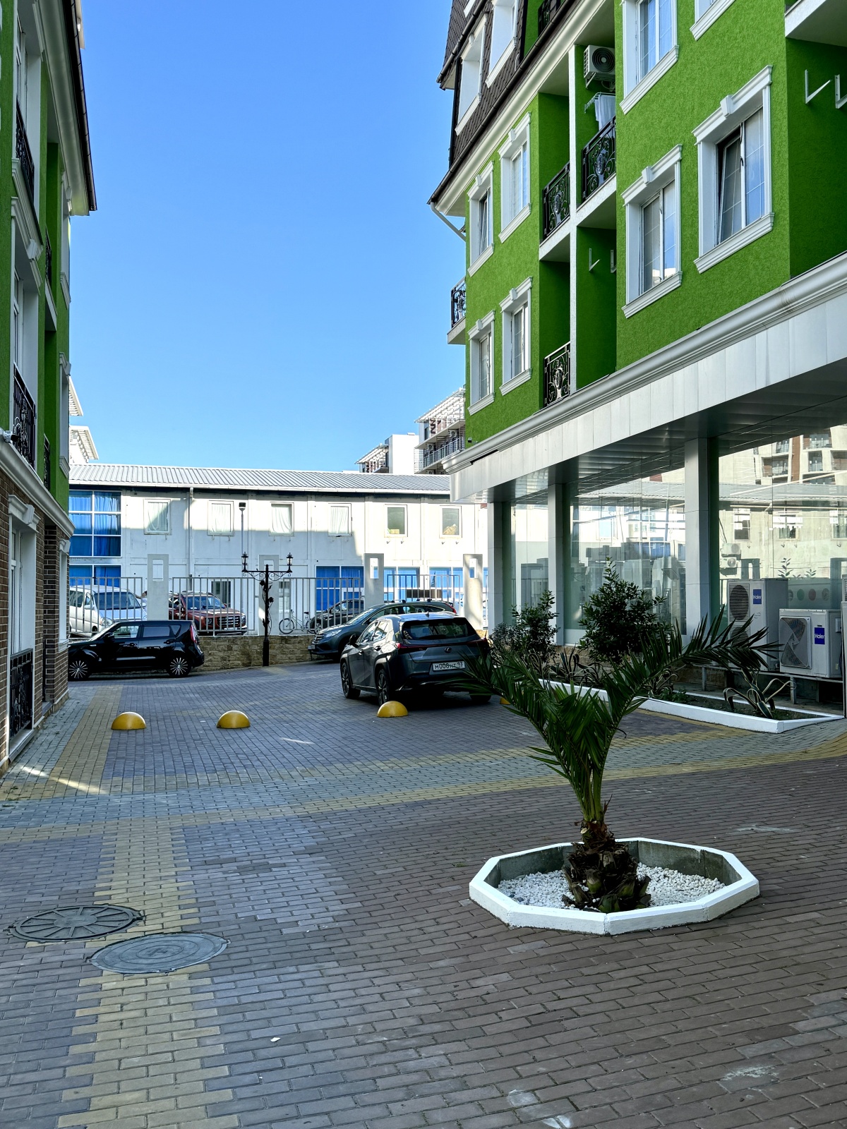 Евро двухкомнатный апартамент с балконом на первой линии в Сириусе АЛС 7-441