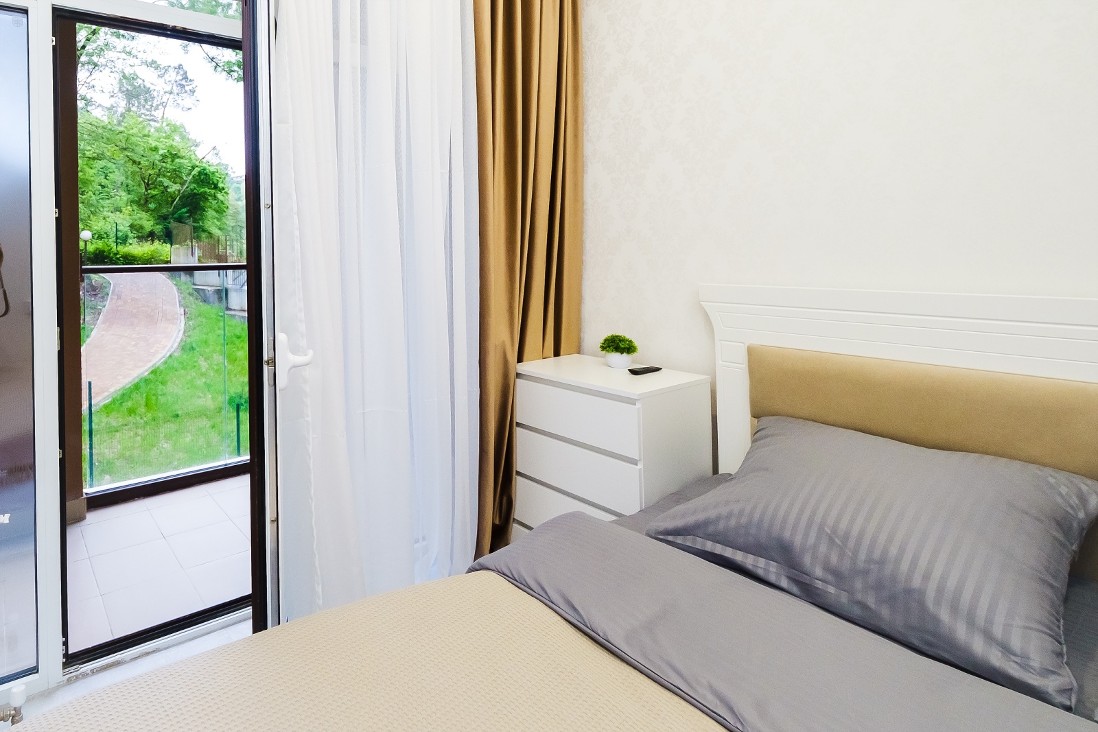 Предлагается в аренду апартамент в комплексе бизнес-класса, расположенном в Дагомысе!