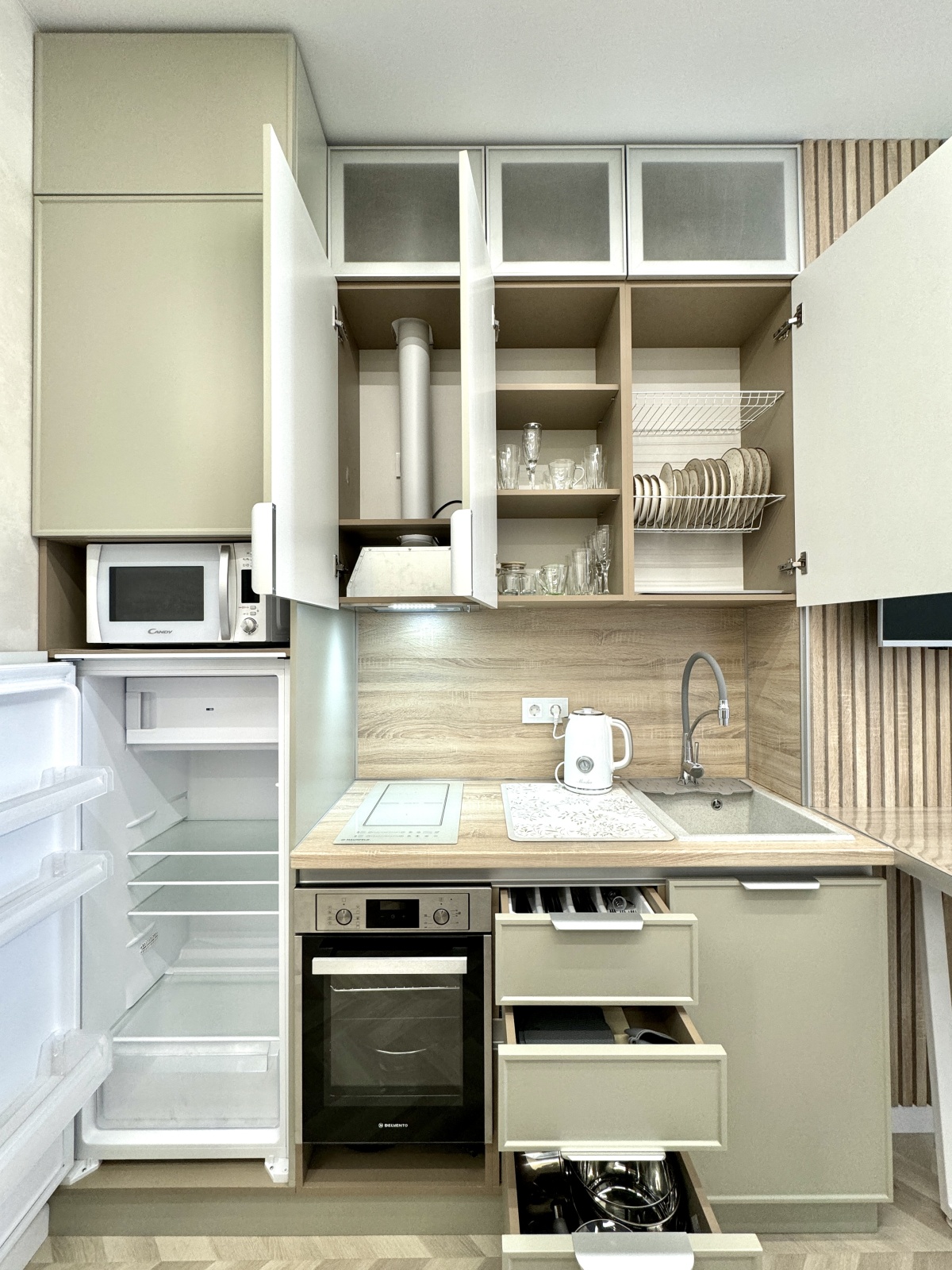 Евро двухкомнатный апартамент с балконом на первой линии в Сириусе АЛС 7-441