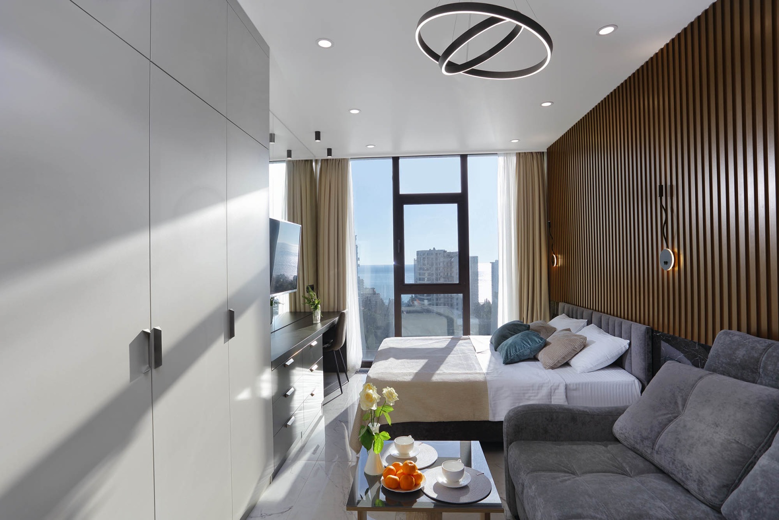 Апартаменты с дизайнерским ремонтом в центре Сочи