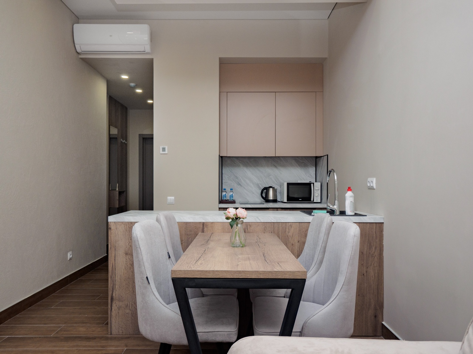 ☀️ Апартаменты в "Mirror Light": ваш безупречный отдых в районе Светлана!