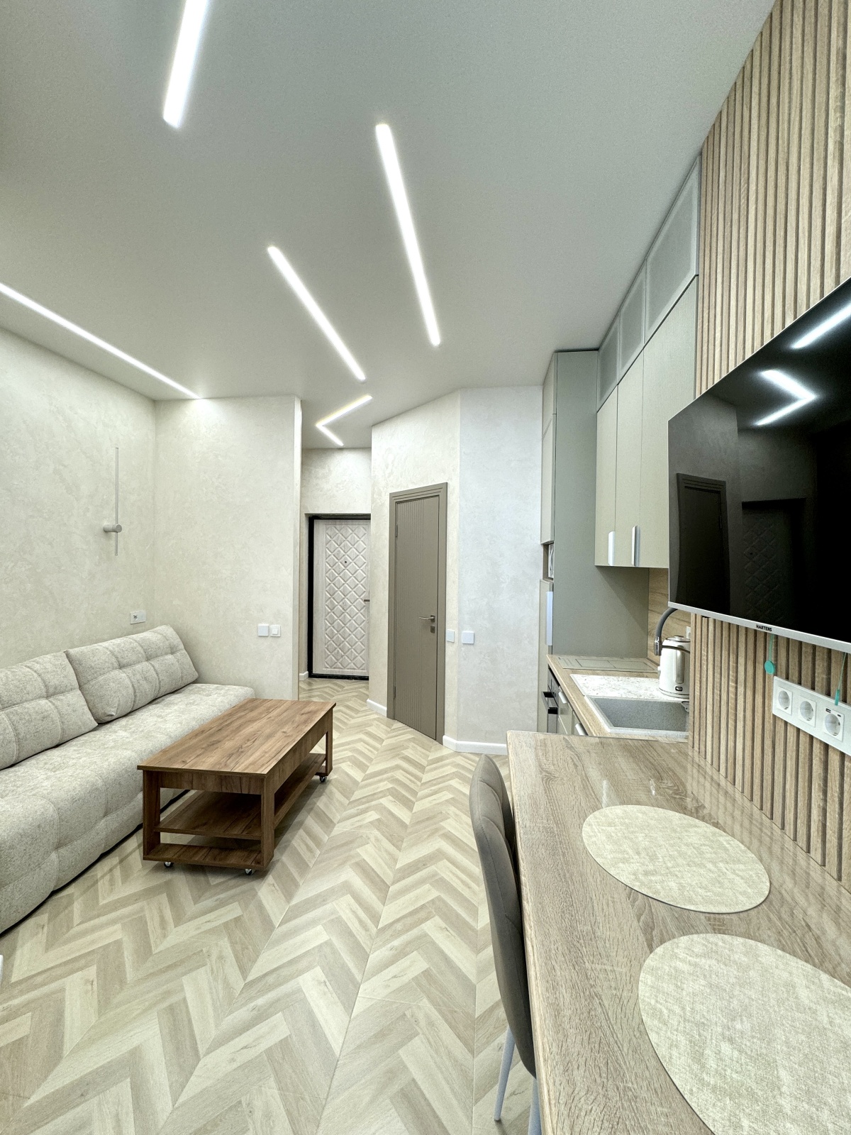 Евро двухкомнатный апартамент с балконом на первой линии в Сириусе АЛС 7-441