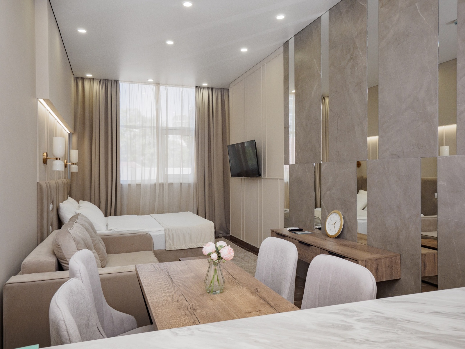 ☀️ Апартаменты в "Mirror Light": ваш безупречный отдых в районе Светлана!