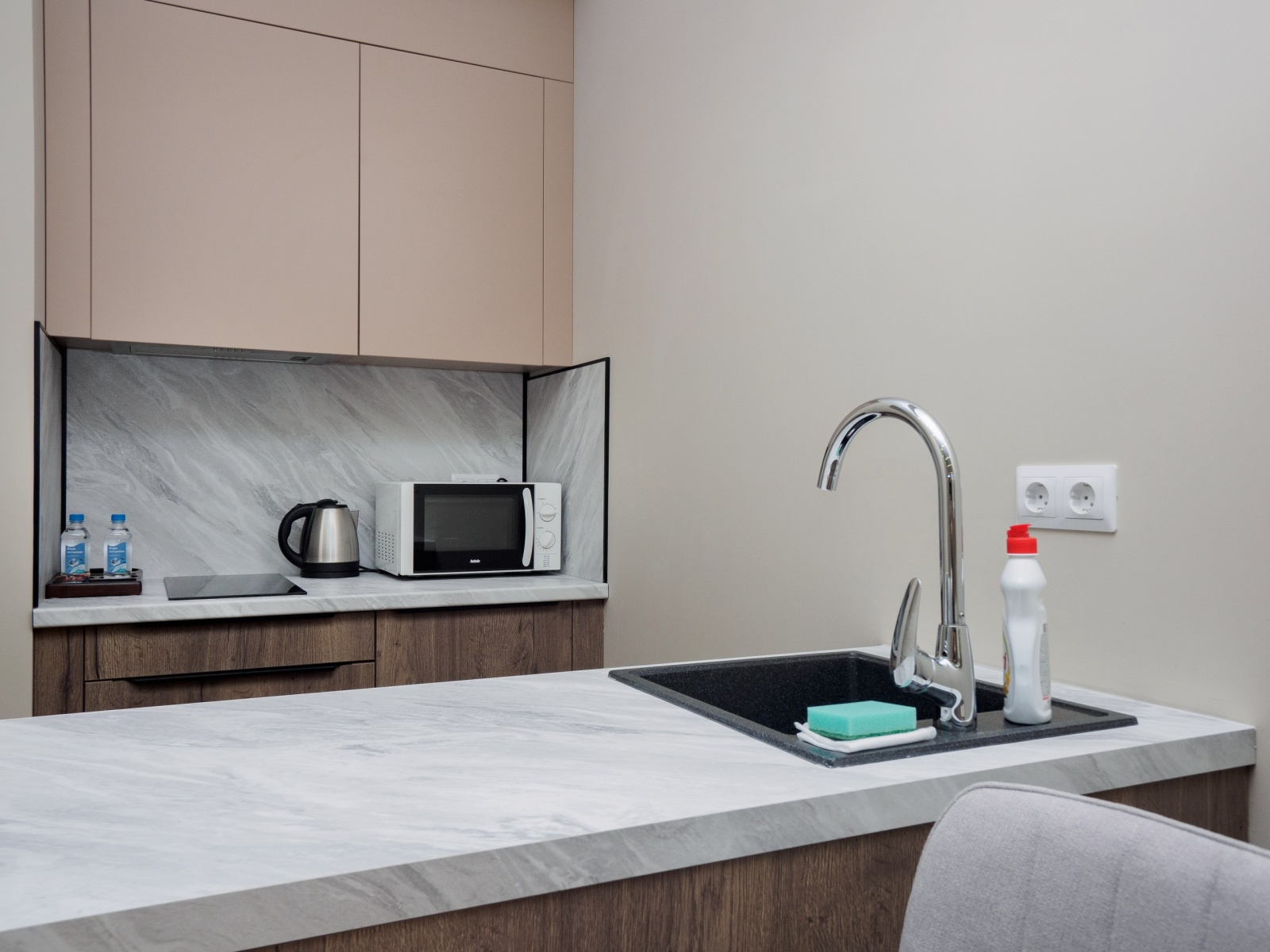 ☀️ Апартаменты в "Mirror Light": ваш безупречный отдых в районе Светлана!