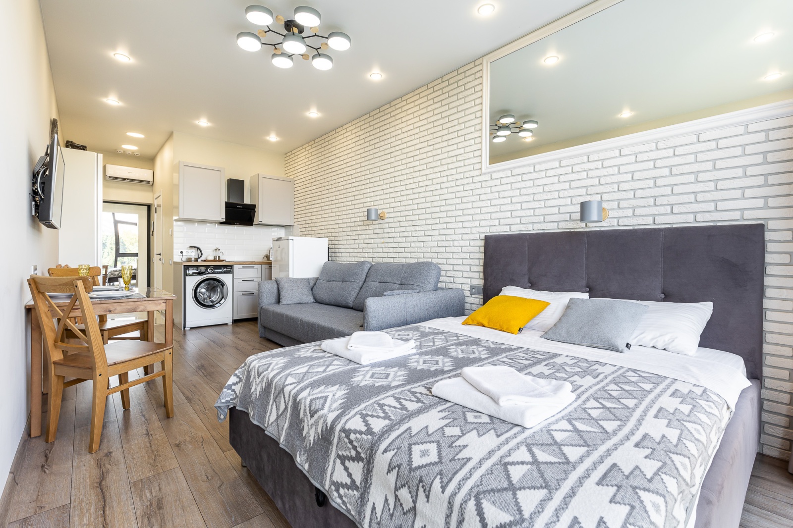 Студия ЖК Метрополь с видом на Дендрарий в центре Сочи