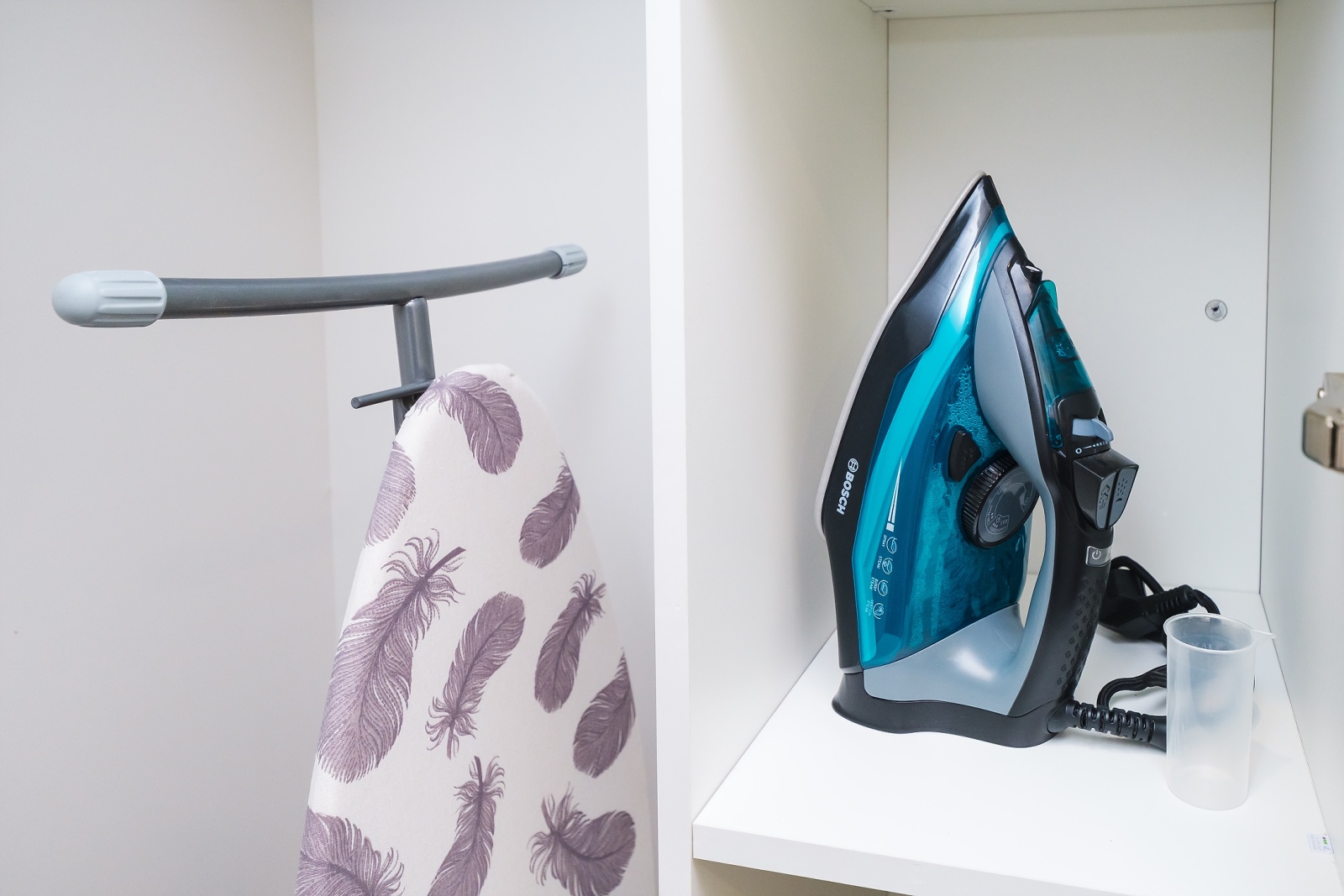 Добро пожаловать в нашу обновленную студию с двумя балконами, откуда открывается захватывающая панорама на морские просторы и Сочинский национальный парк!