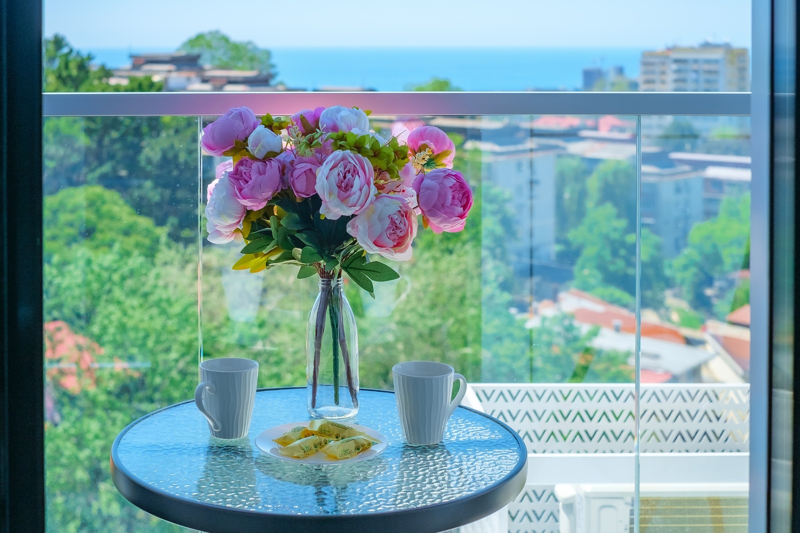 Идеальный вариант для отпуска в Сочи – стильная, небольшая, но функциональная студия с видом на морские просторы!