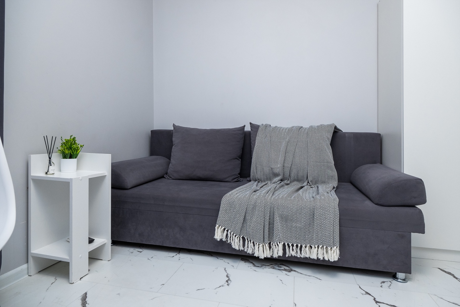 Насладитесь солнцем и комфортом в прекрасных апартаментах с отдельной спальней в Сочи