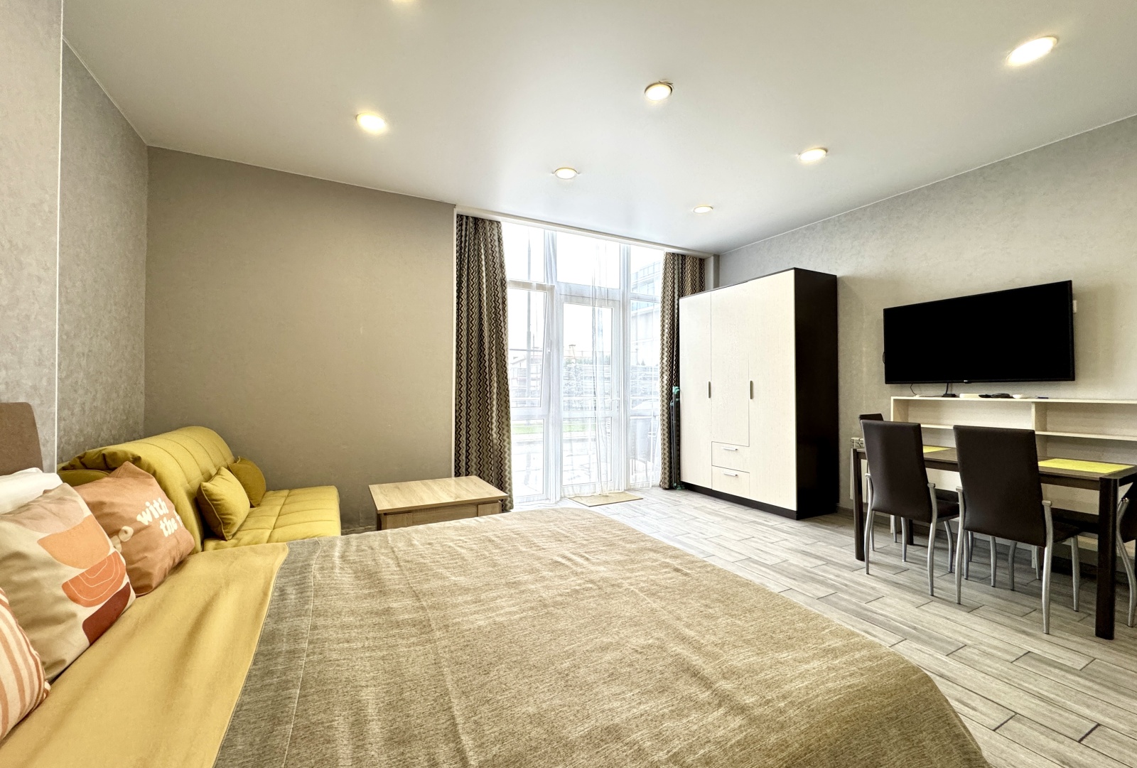 Студия с террасой на первой линии в Сириусе ЕКП 6202