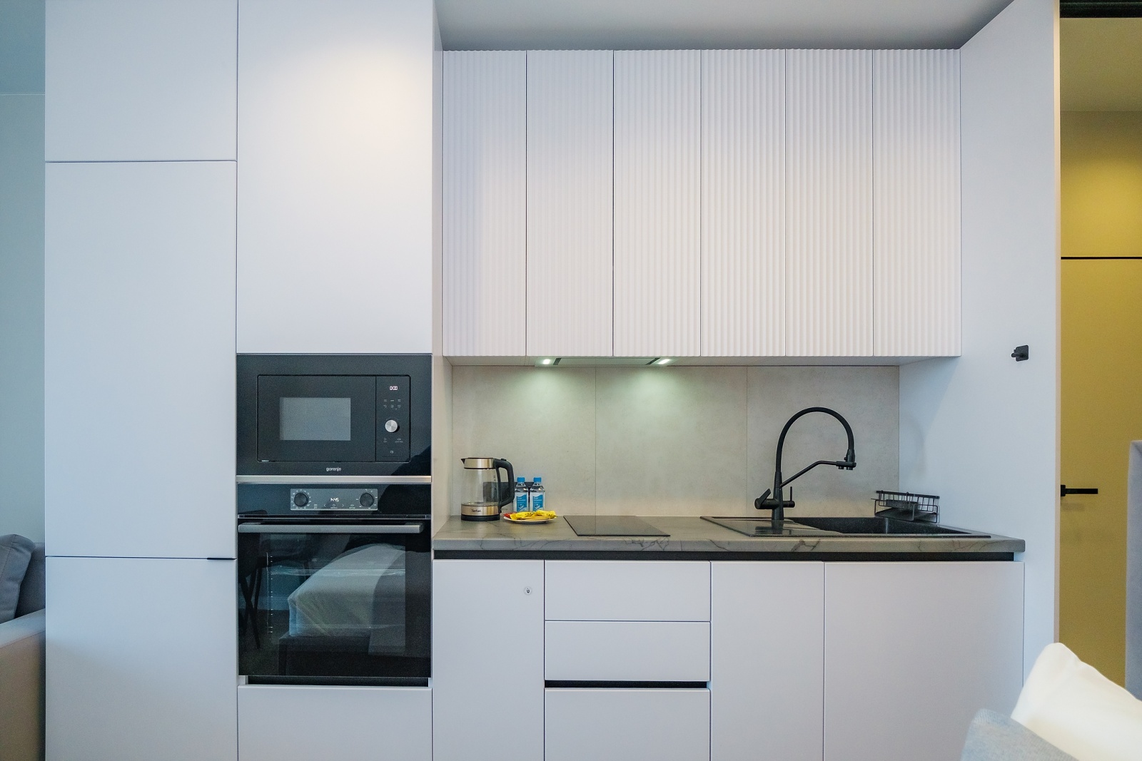 Идеальный вариант для отпуска в Сочи – стильная, небольшая, но функциональная студия с видом на морские просторы!