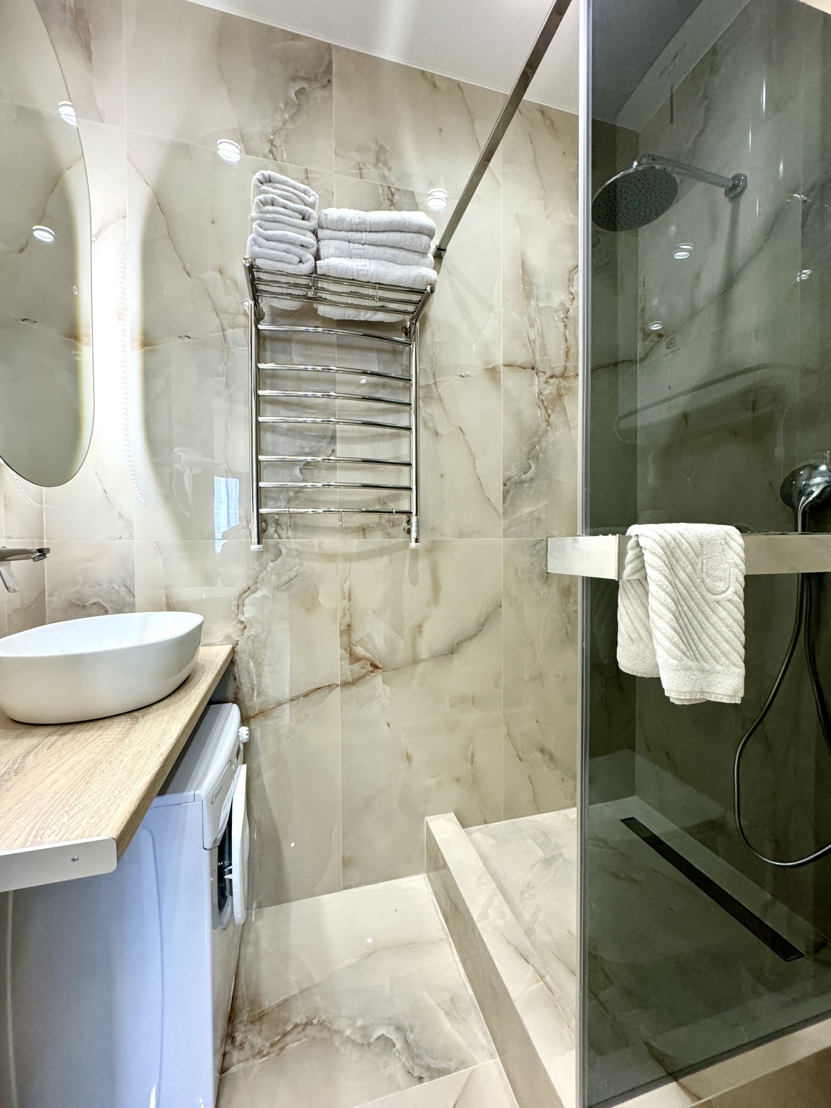 Евро двухкомнатный апартамент с балконом на первой линии в Сириусе АЛС 7-441