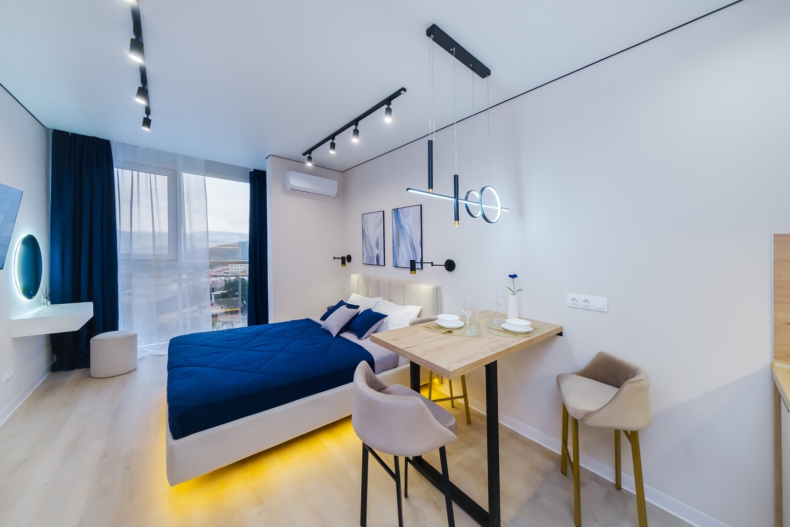 Предлагаем остановиться в новой, уютной студии, расположенной в жилом комплексе "Сочи Парк", из окон которой открывается захватывающий вид!