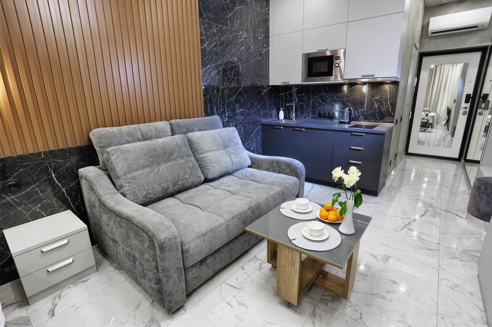 Апартаменты с дизайнерским ремонтом в центре Сочи