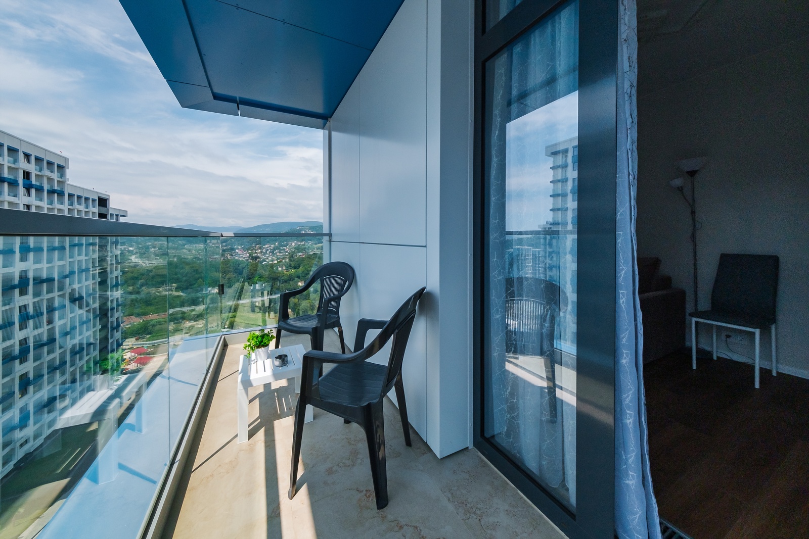 Сочи ждёт! Ваш идеальный отпуск в стильных апартаментах с панорамными видами!