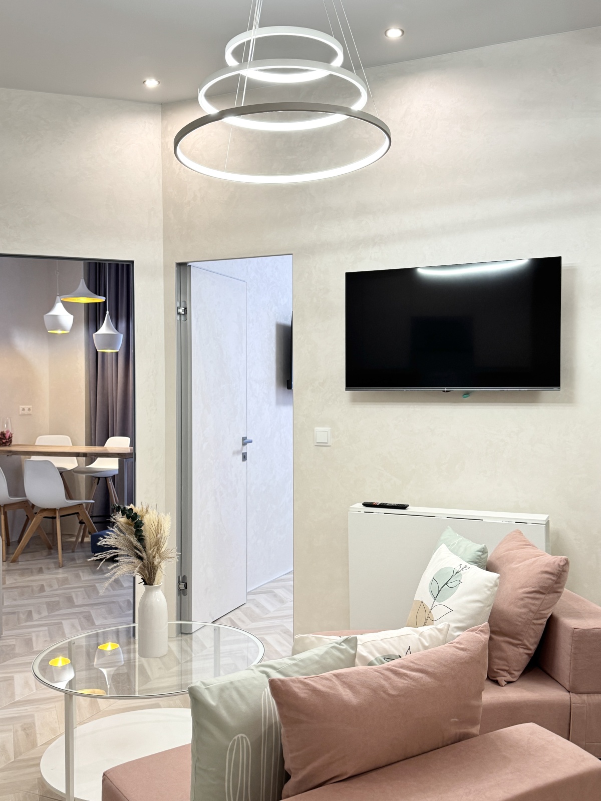 Евро трехкомнатный апартамент с балконом на первой линии в Сириусе АЛС 6-366