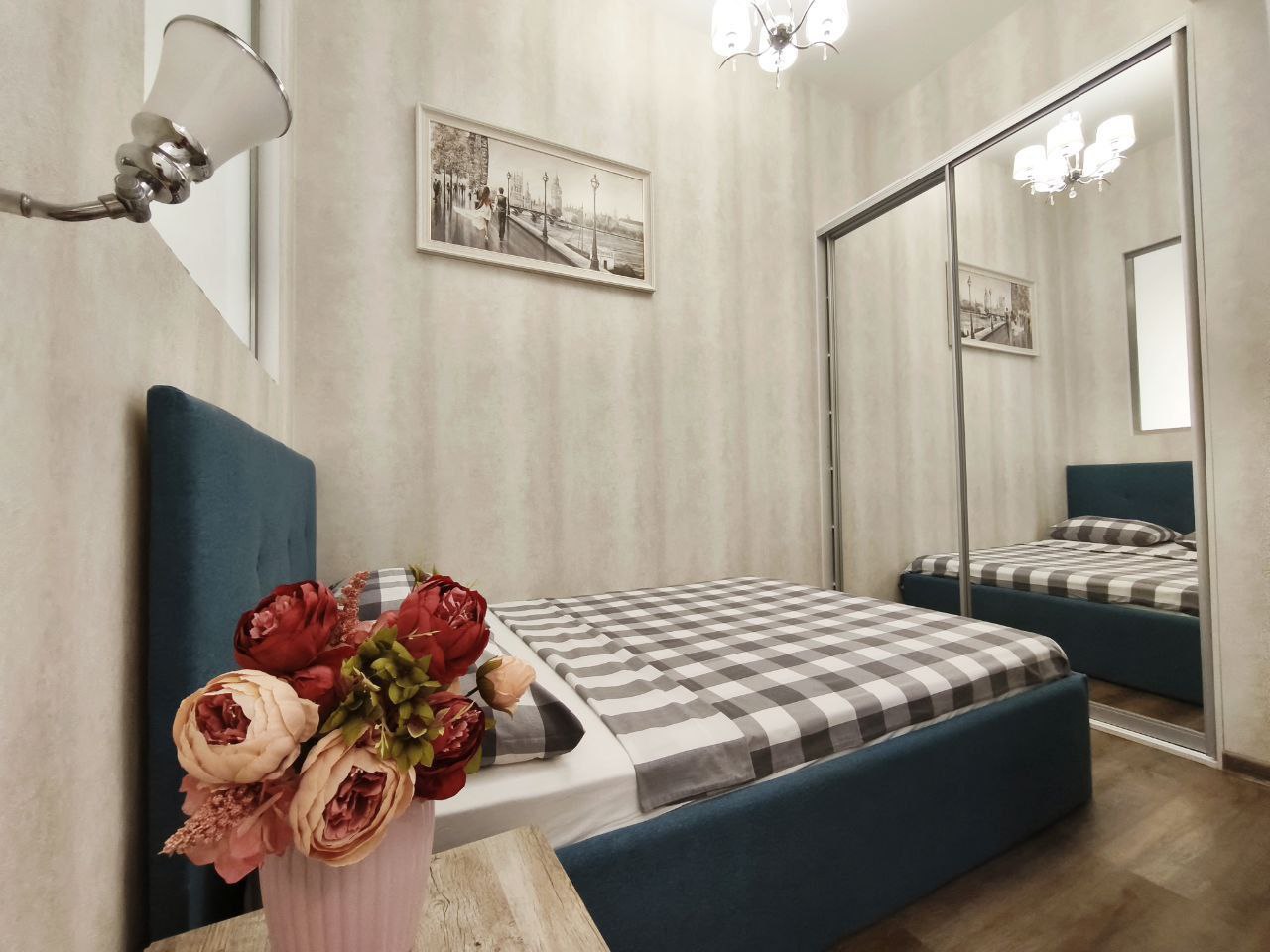 Апартаменты (2х.ком.) на ул. Роз д.36 .Самый Центр.
