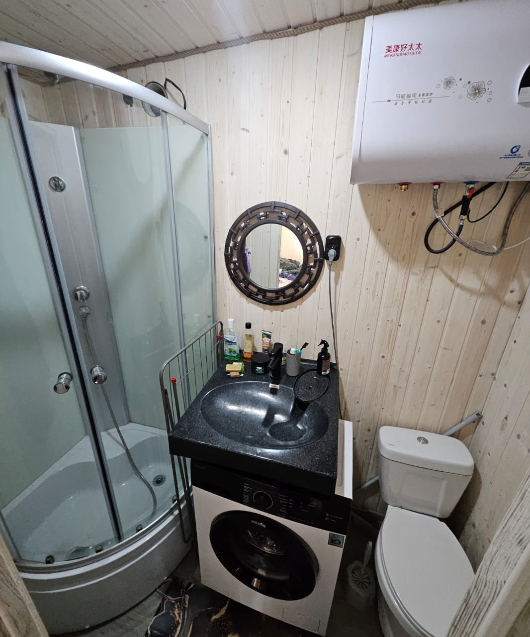 домик в лесу. Красная поляна