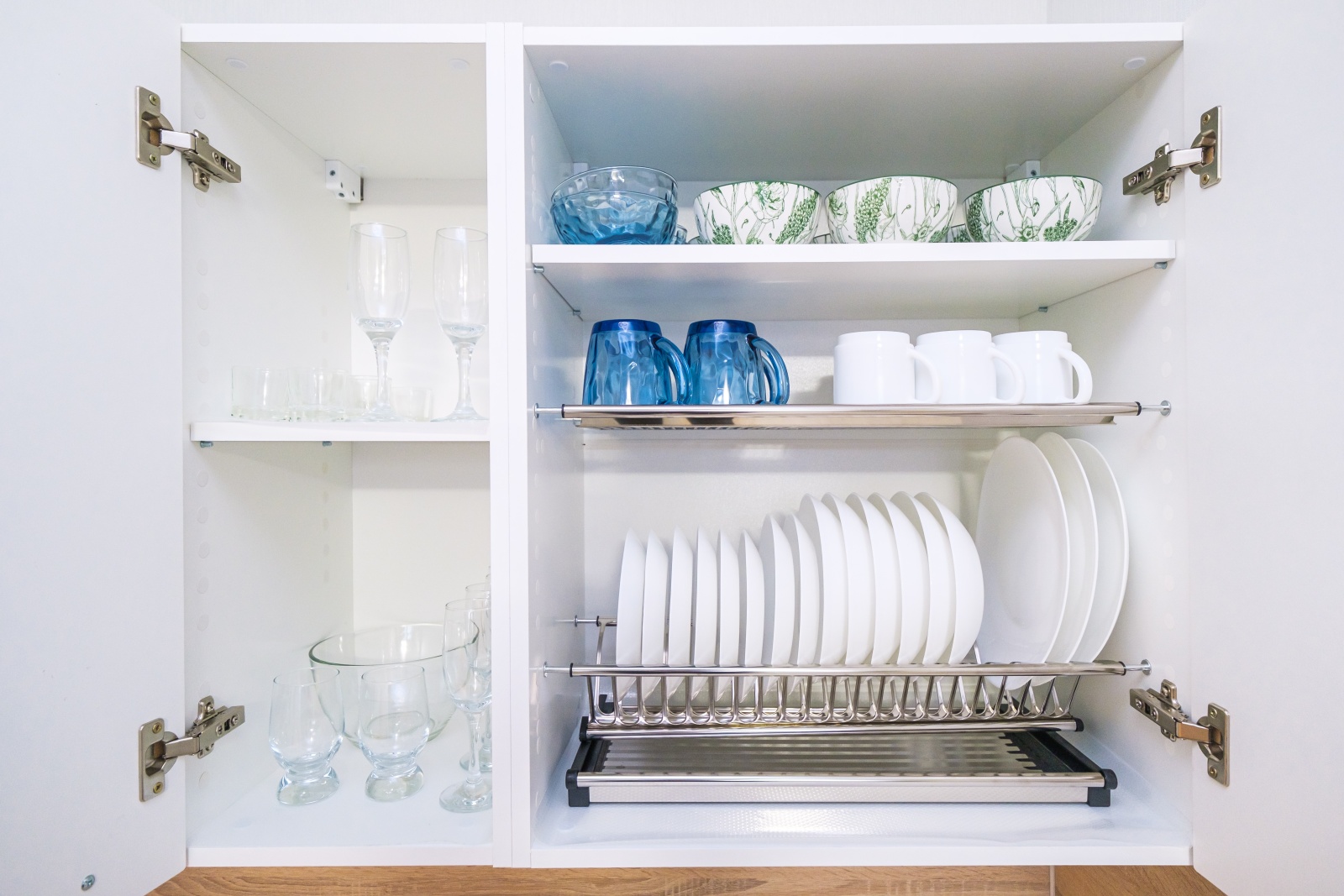 Сочи ждёт вас! Откройте для себя идеальный уголок комфорта в наших апартаментах!  ???? Описание:  Приглашаем вас в новый жилой комплекс "Кислород", где вас окутает атмосфера уюта и гостеприимства. Представьте: вы просыпаетесь под лучами солнца, а из 