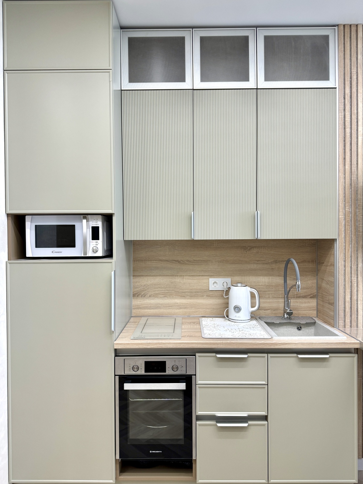 Евро двухкомнатный апартамент с балконом на первой линии в Сириусе АЛС 7-441