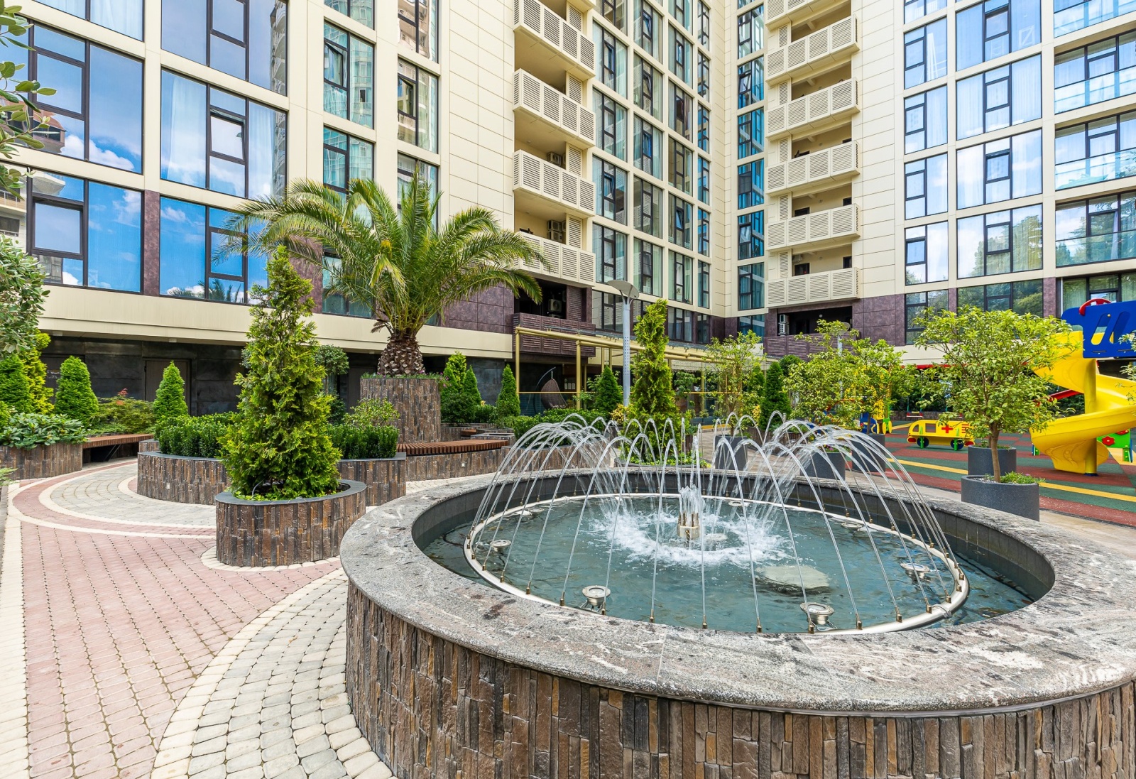 Апартаменты в центре Сочи с видом на море