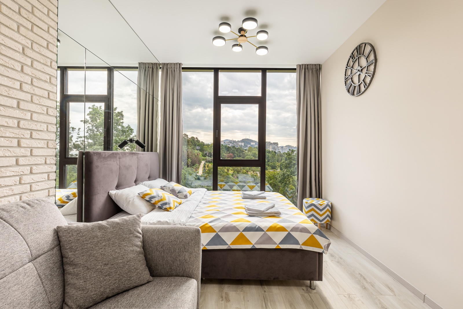 Студия с тропическим видом в центре Сочи