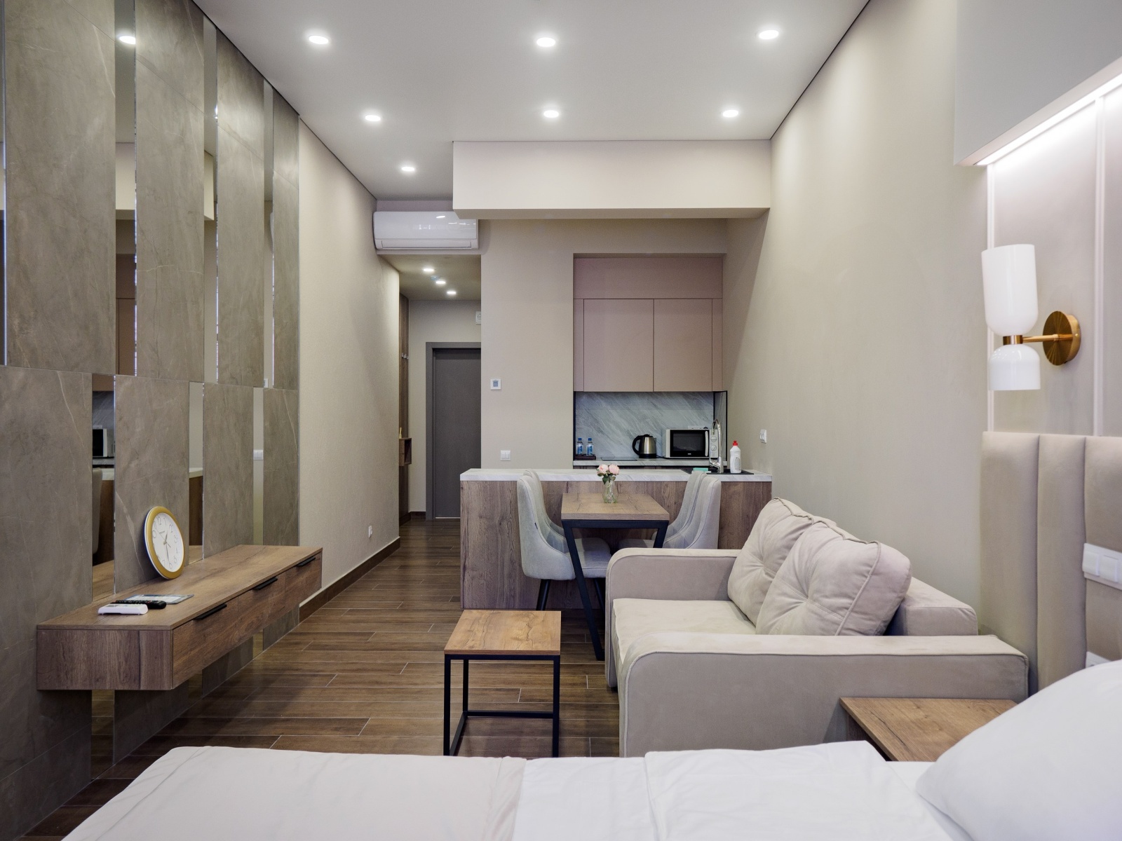 ☀️ Апартаменты в "Mirror Light": ваш безупречный отдых в районе Светлана!