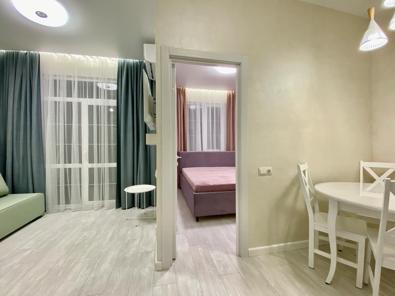 Евро трехкомнатный апартамент с балконом на первой линии в Сириусе АЛС 5-277